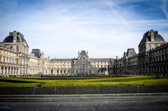 A Louvre látogatása