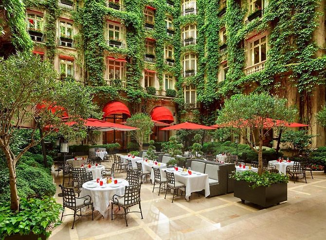 Luxusszállodák Franciaországban Plaza Athenee Exterior