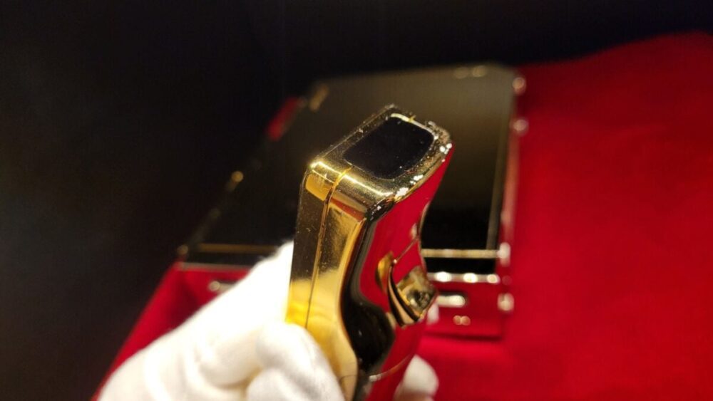 24 karátos arannyal bevont konzol