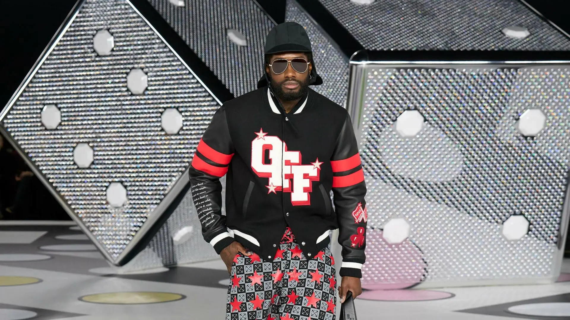 Luxus ruházati márka eladva