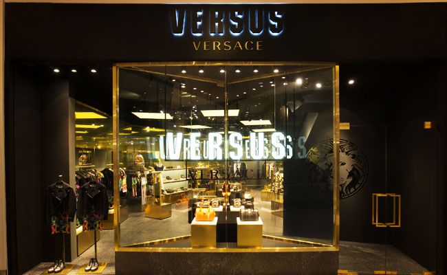 Mi a különbség a Versus Versace és a Versace között – luxus kontra lázadás