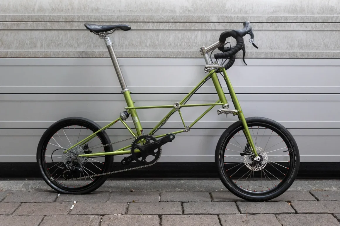 Moulton kerékpárok Brit prémium osztály az összecsukható biciklik világában